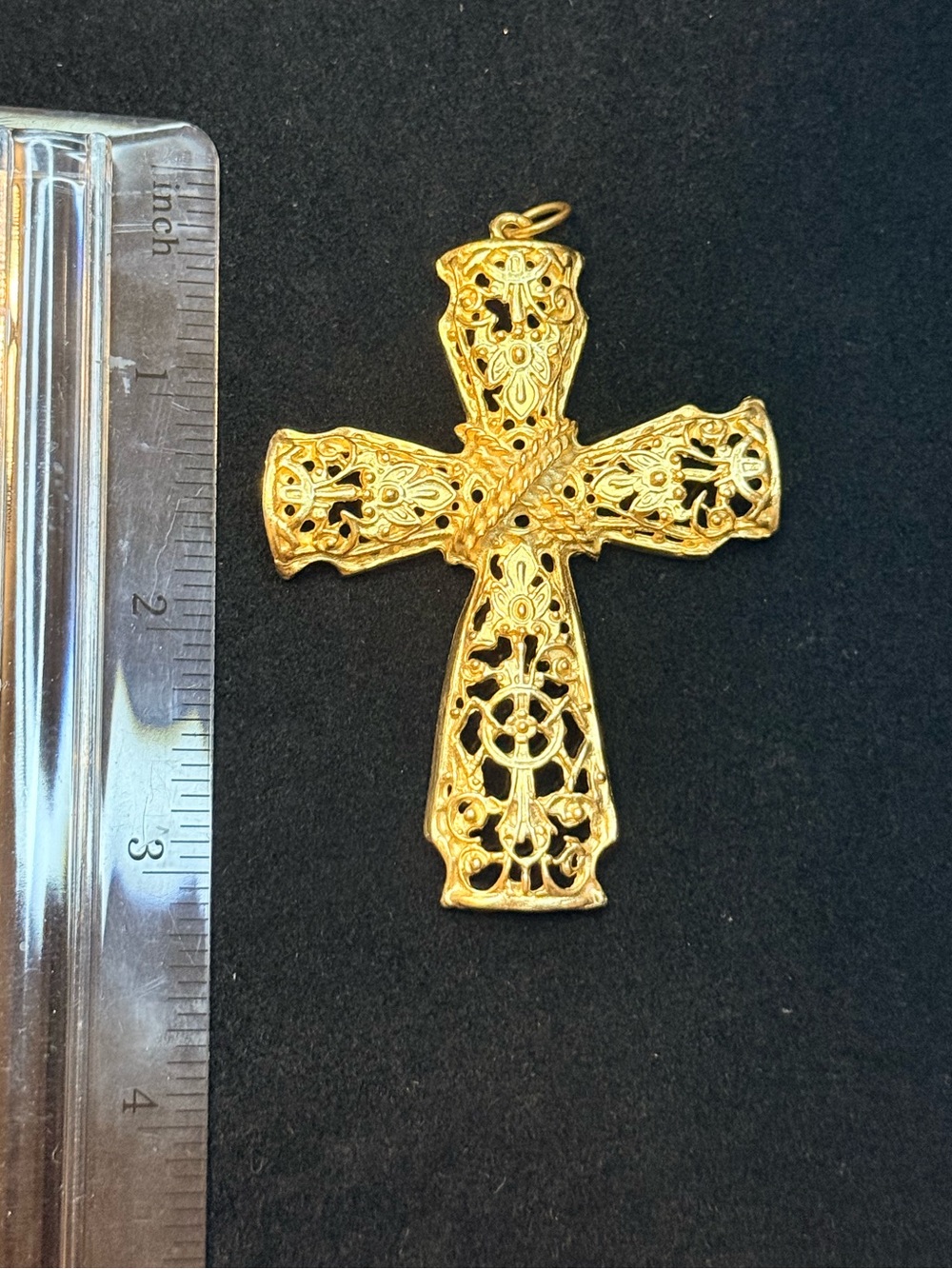 Large Filigree Cross Pendant with Beautiful Detauling in Gold - Picture 3 of 4